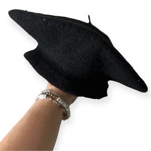 CLASSIC Wool Beret Hat, French Beret, Fall Fashion Accessory, Felt Beret.